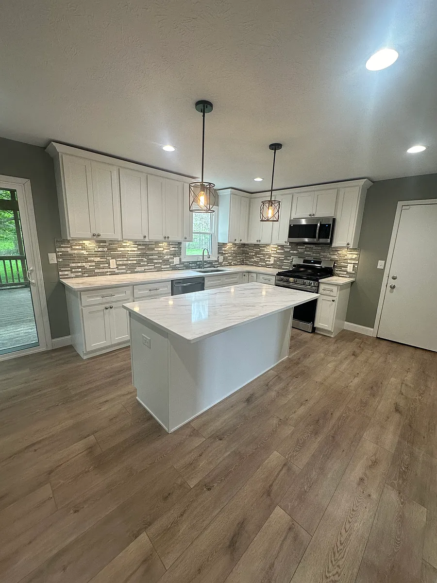 Building Photo - 7012 Kingswood Dr