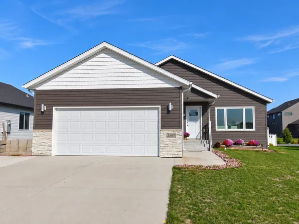 2587 72nd Ave S, Fargo, ND 58104