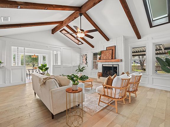 3rd image of 5000 Desert Oak Cir