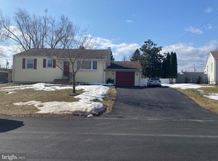 31 Mapleview Dr, Feasterville Trevose, PA 19053
