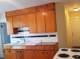 1206 Grattan St APT 1L, Chicopee, MA 01013