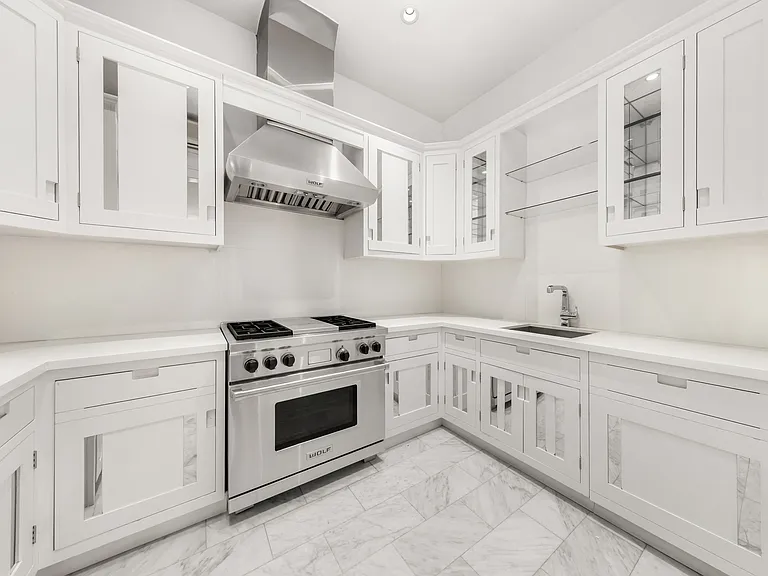 12 E 62nd St #4 — Photo 2