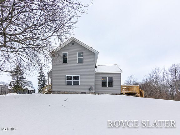 3rd image of 395 Fair Lane Dr NW