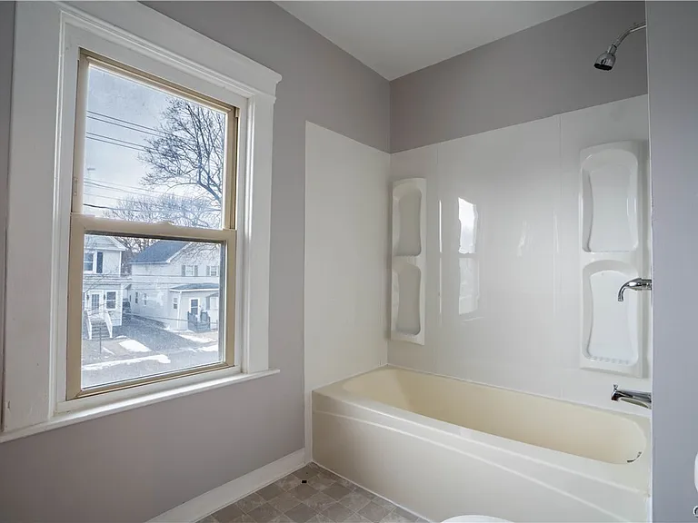 208 E Clark St #1 — Photo 10