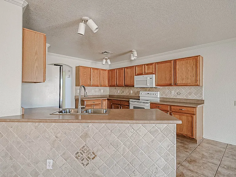 3225 N 130th Ave — Photo 17