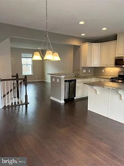 3 bed, 4.0 bath, 1760 sqft, $3,100 — Photo 3