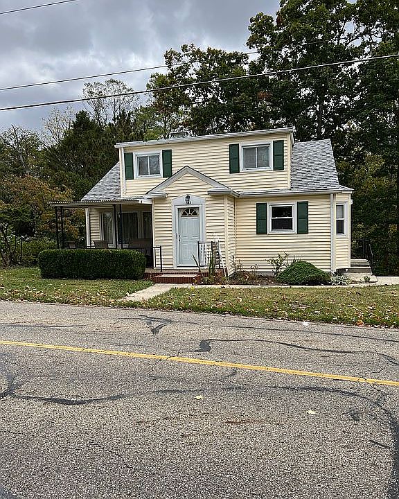 1st image of 142 Columbia Ave