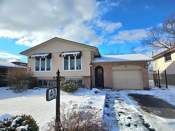 43 Trelawn Pkwy, Welland, ON L3C 1W4