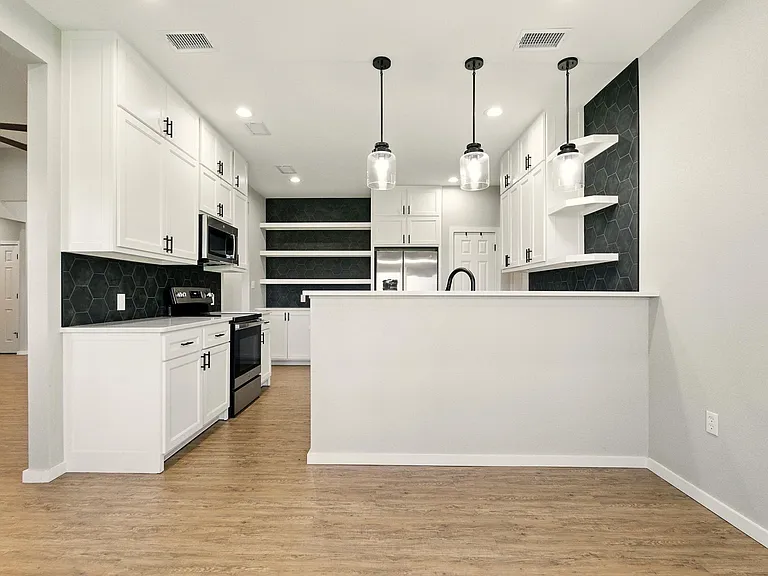 7433 FM 603 — Photo 33