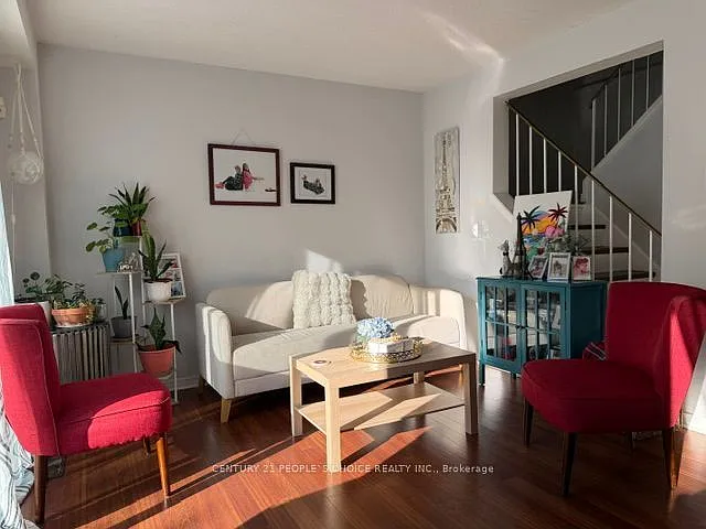 10 Juliana Sq — Photo 6