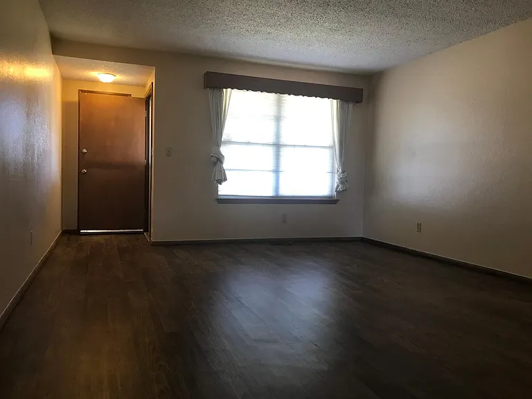 7105 S Linn Ave — Photo 3