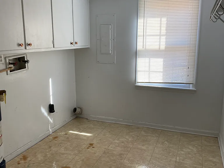 8002 Greenwillow Ct SE — Photo 6