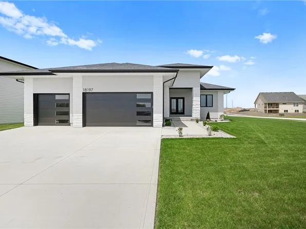18197 Tanglewood Dr, Clive, IA 50325