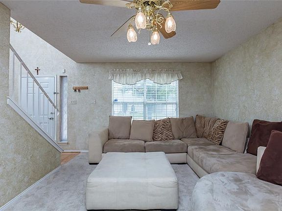 3rd image of 6718 Cherrytree Dr