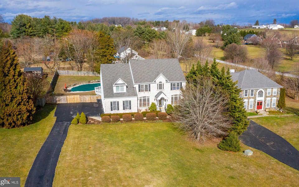 1st image of 2058 Saint James Rd