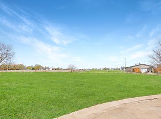 114 Fox Run Ct, Le Roy, IL 61752