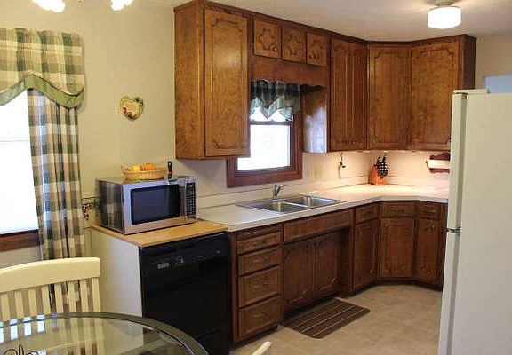 2nd image of 1014 Maberly St