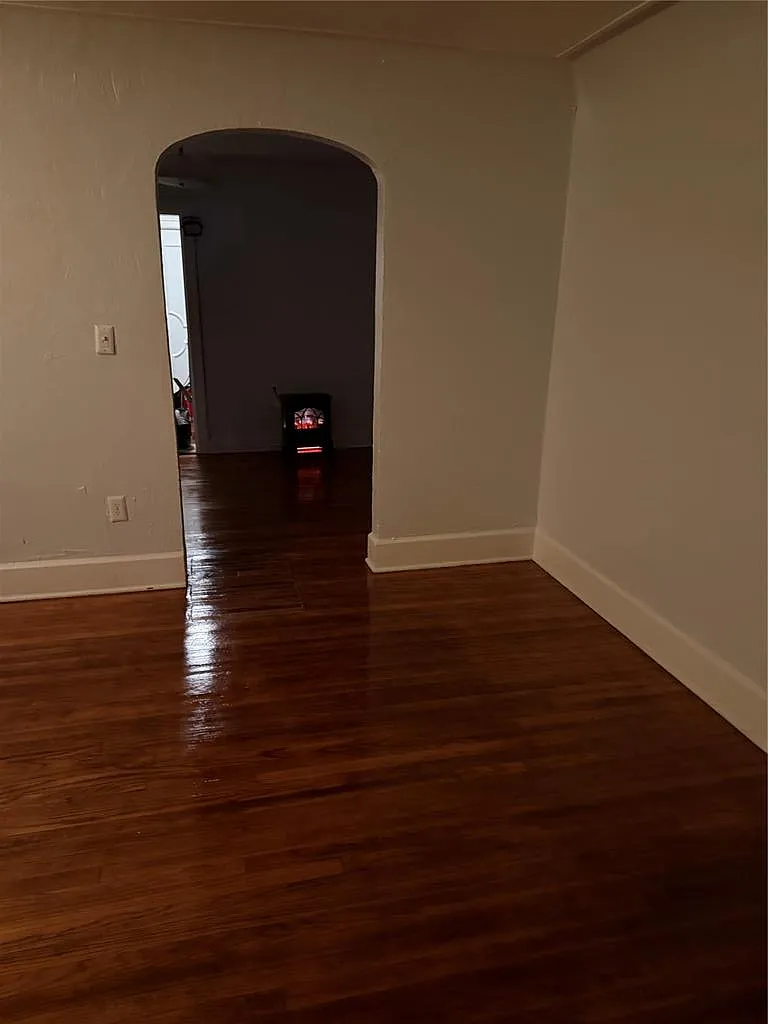 2 bed, 1.0 bath, 958 sqft, $1,300 — Photo 4