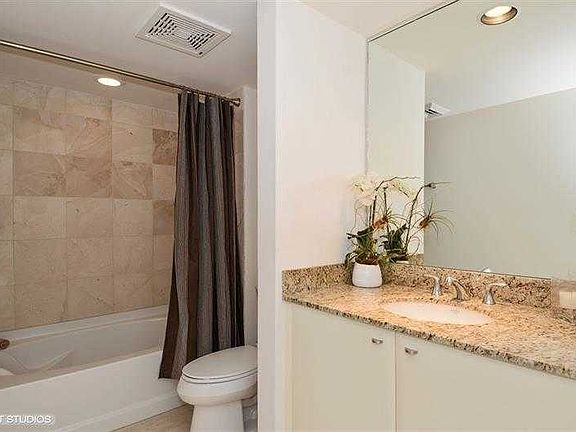 5th image of 610 W Las Olas Blvd APT 1321