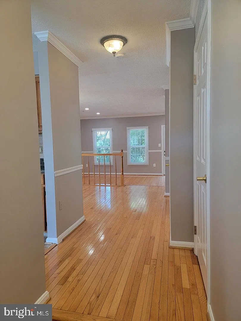 4 bed, 2150 sqft, $3,000 — Photo 2