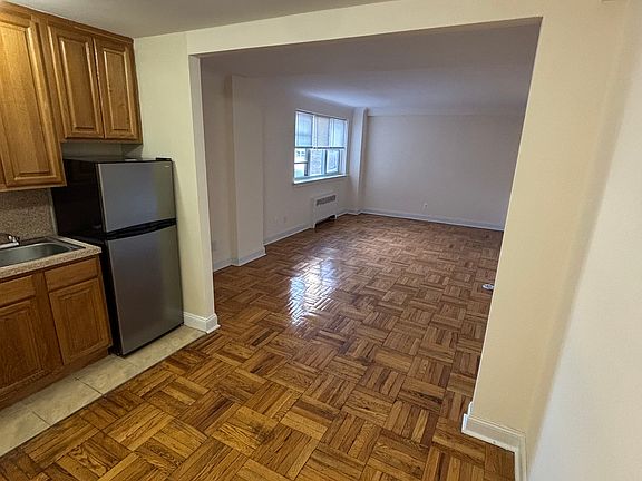 5th image of 17220 Highland Ave #4M