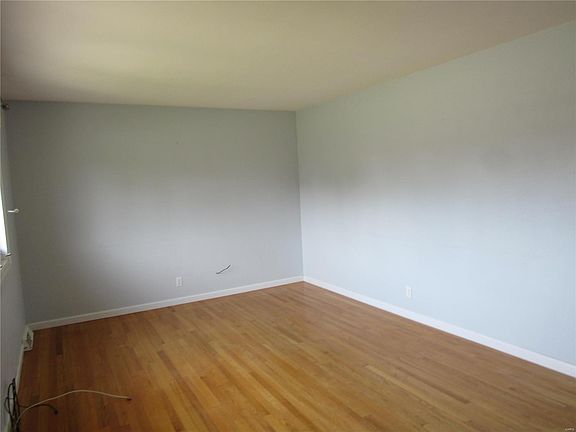 2nd image of 947 Cedar Dr