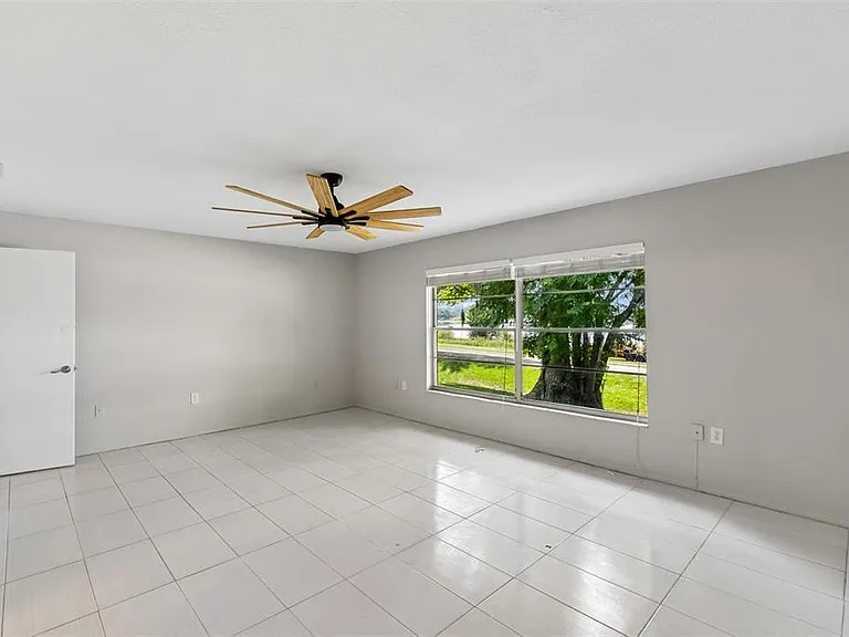 400 E Silver Star Rd — Photo 29