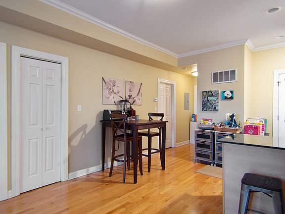 4th image of 4057 N Southport Ave #3