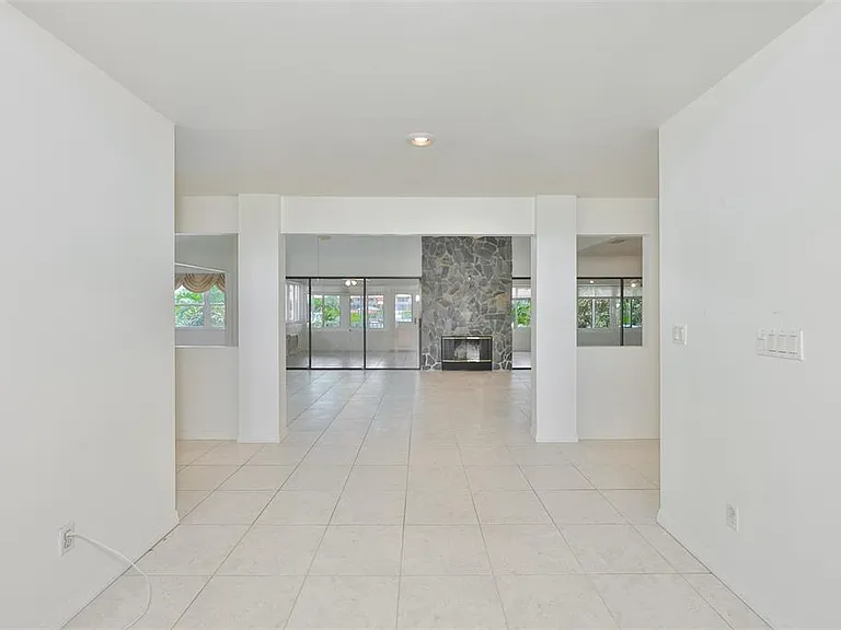 929 Symphony Isles Blvd — Photo 9