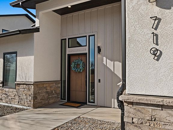 2nd image of 719-25 1/2 Rd