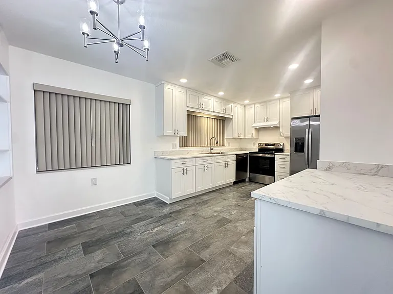 10 158th Ave — Photo 11