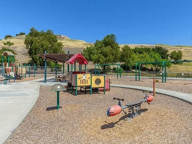 708 Jenny Ct — Photo 24