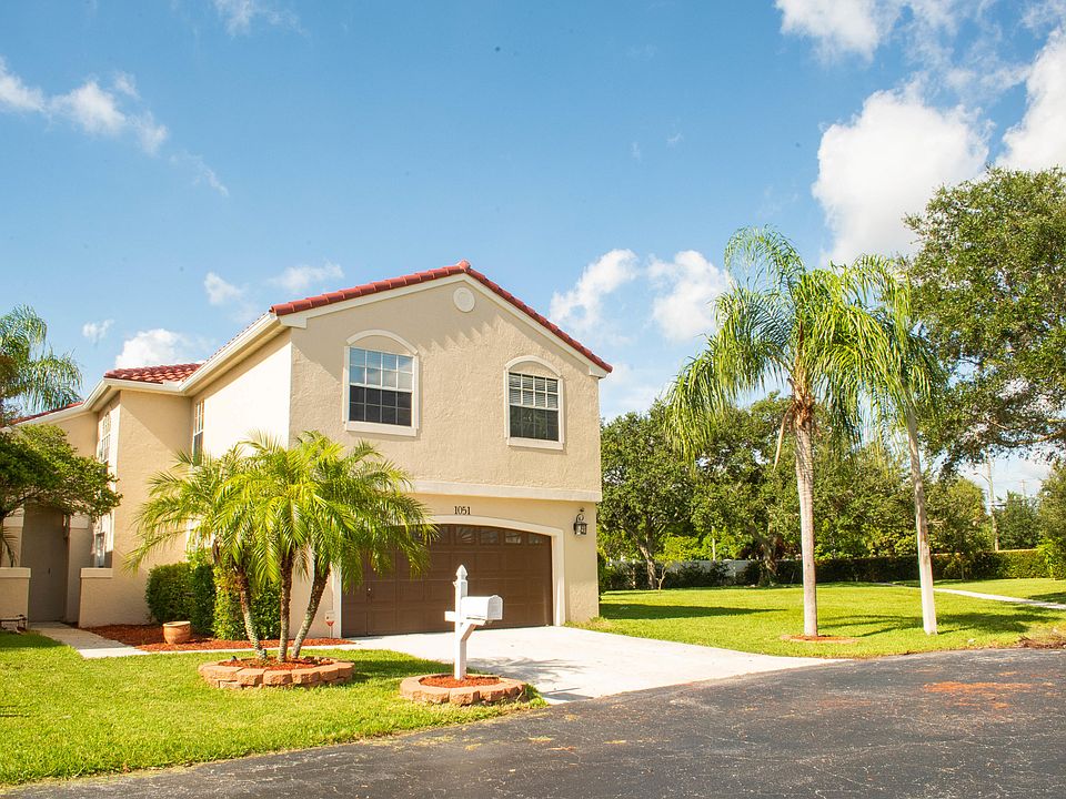 1st image of 1051 Fairfax Cir W