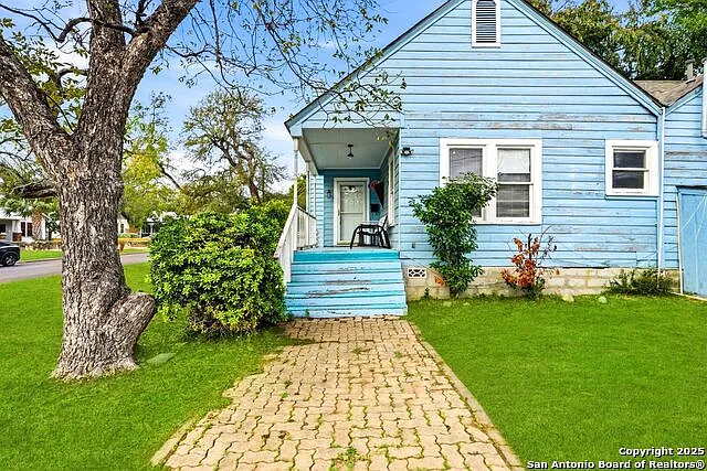 479 E Magnolia Ave — Photo 3
