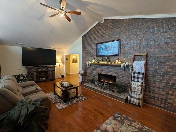 5th image of 329 Simpson Ln