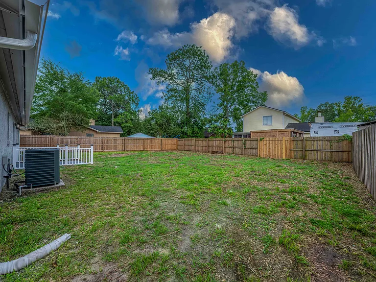 8126 Sable Woods Dr N — Photo 34