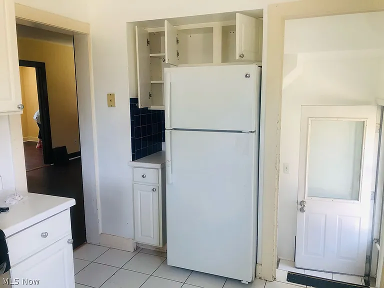 1353 Summit Dr — Photo 3