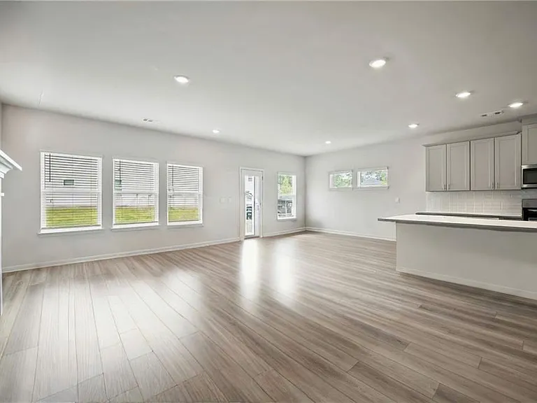 107 Meander Dr — Photo 5