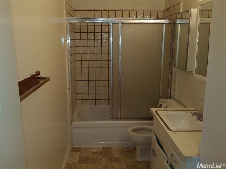 2nd image of 1161 Duchow Way