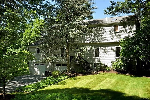 The perfect weekend retreat or year round living on Wallace Pond.