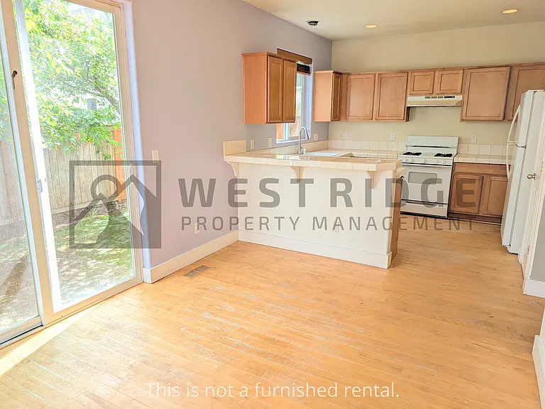 1467 SE Blanchard St — Photo 6