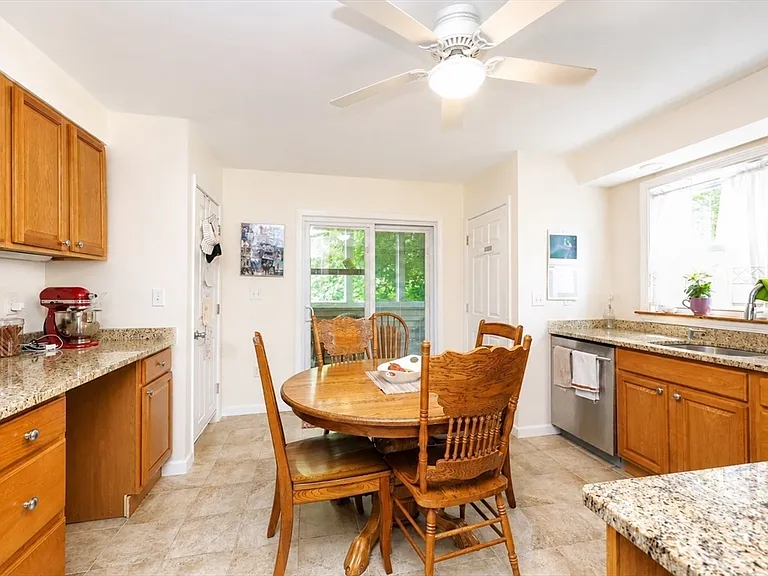11 Sterling Park #1R — Photo 6