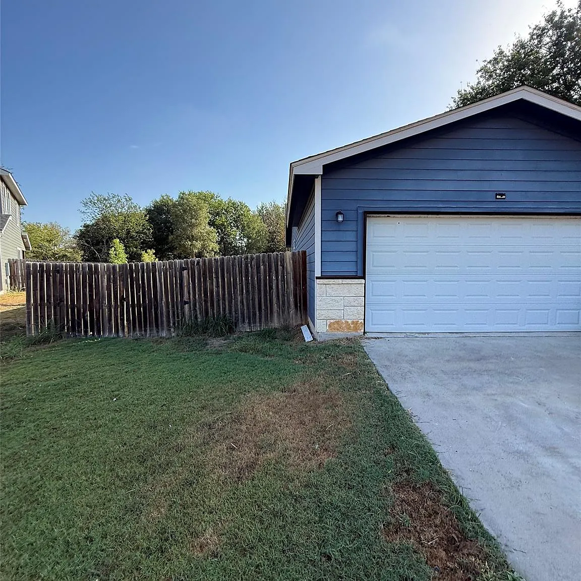 3 bed, 2.0 bath, 1430 sqft, $2,299 — Photo 3