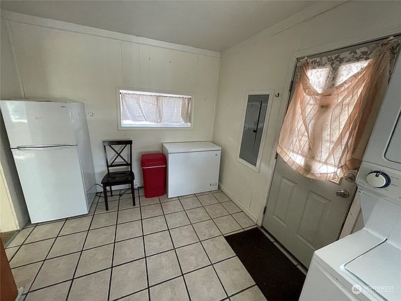 5th image of 617 N Bradley Street
