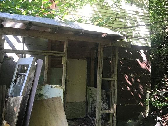 5th image of 679 Anderson Drive