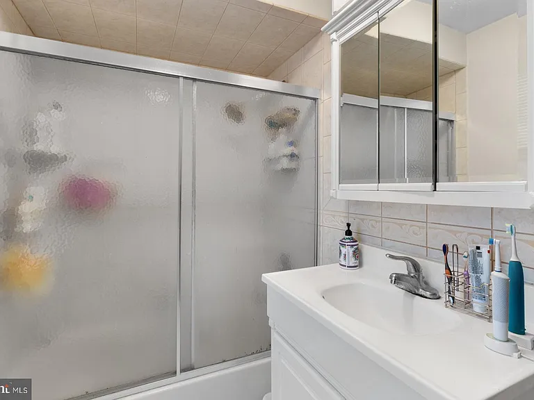 2229 Saint Albans St — Photo 24