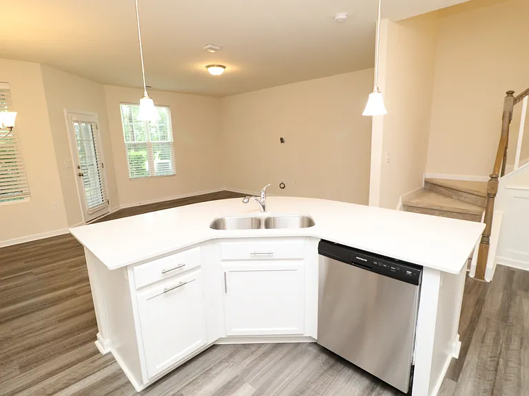 1105 Neighborly Way — Photo 9