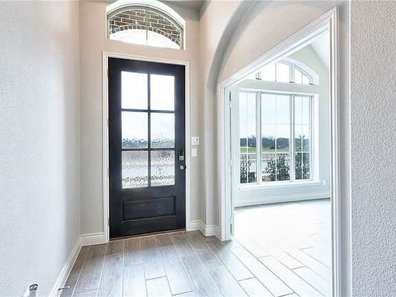 2nd image of 8505 Lake Arrowhead Trl