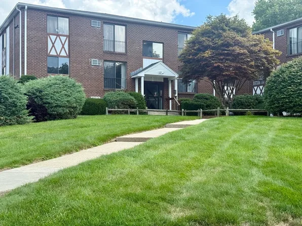 127 King St APT 209, Franklin, MA 02038