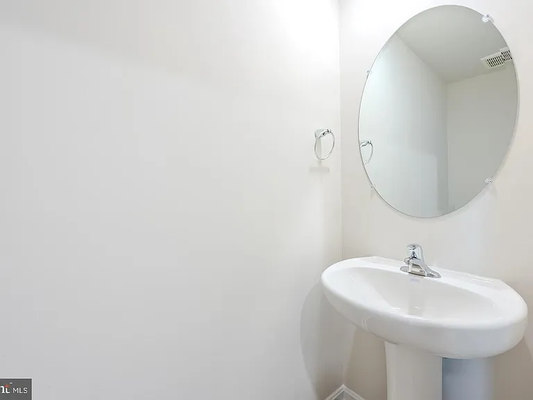 110 Charing Cross Dr — Photo 11